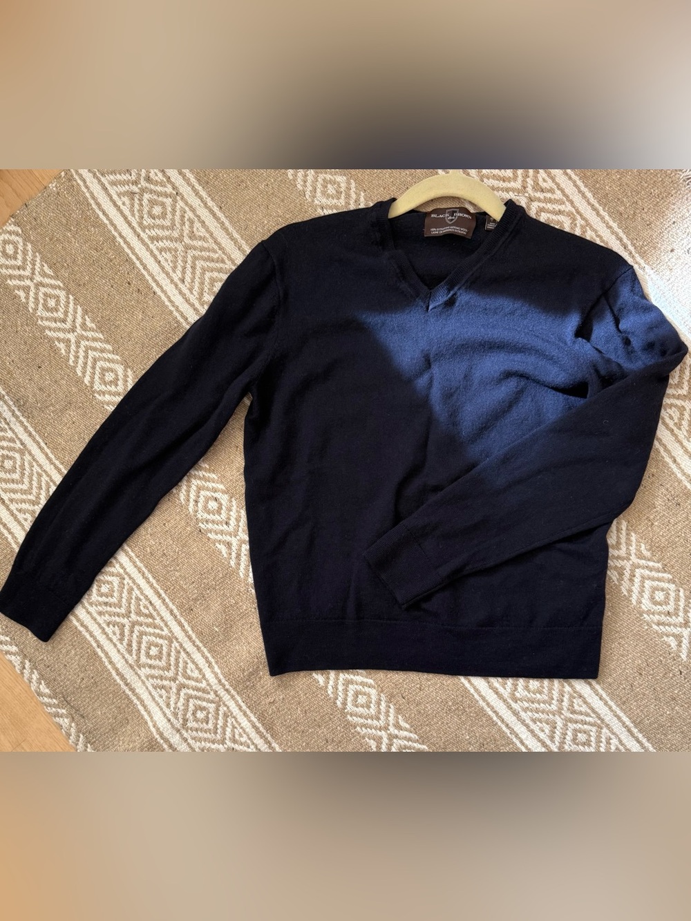 BlackBrown1826 100% Merino Wool Navy VNeck Sweater Minimalist M/L Old Money